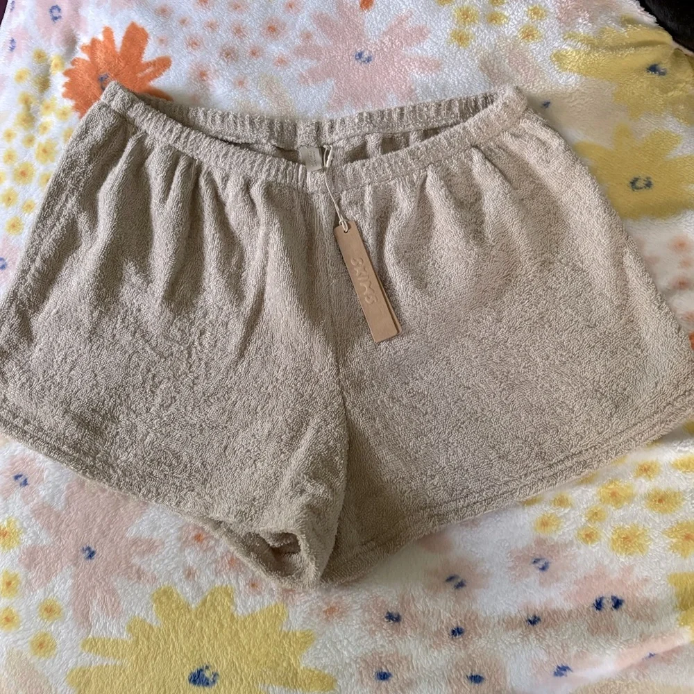 Skims SPRING BREAK Terry Cover Up Beach Shorts Stone NWT - Picture 3 of 5